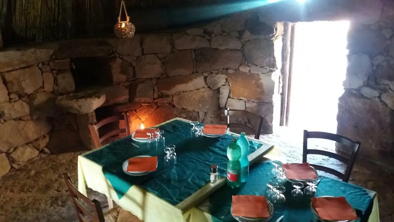 Vakantieboerderij Agriturismo Sa E Padedda Mores